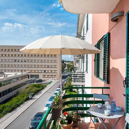 Airy Seafront 1920S Apartment Split Exterior photo