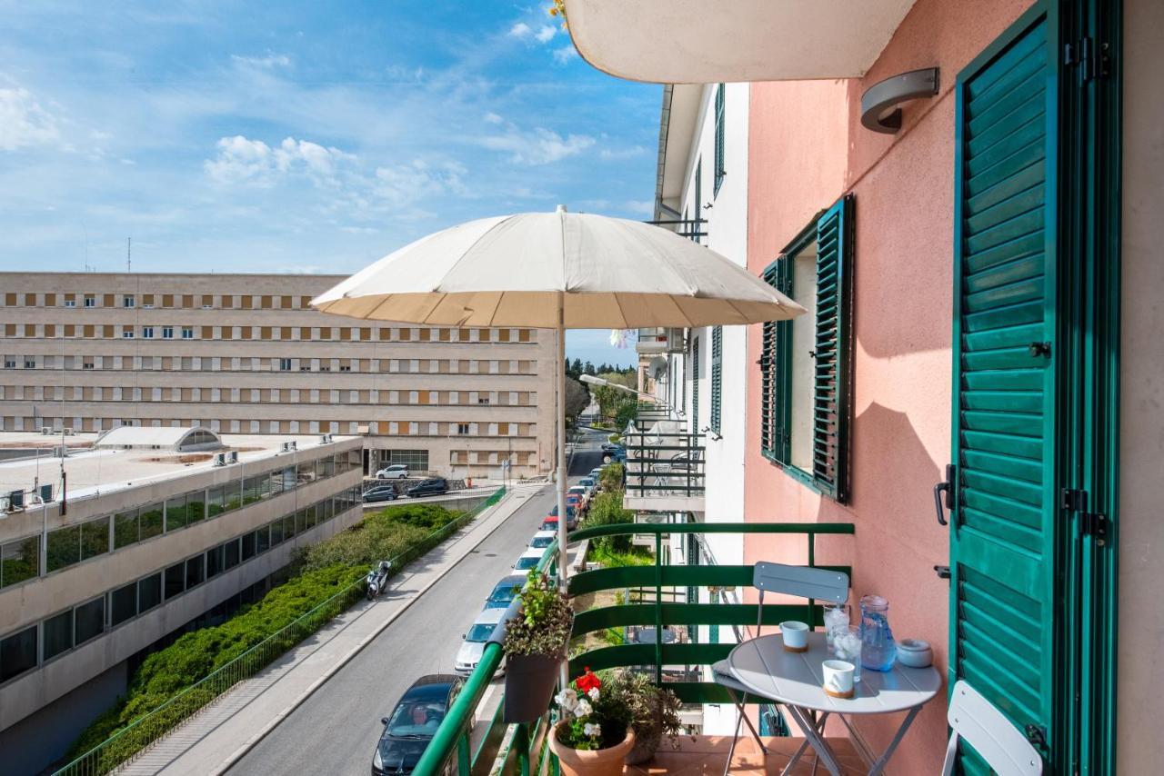 Airy Seafront 1920S Apartment Split Exterior photo