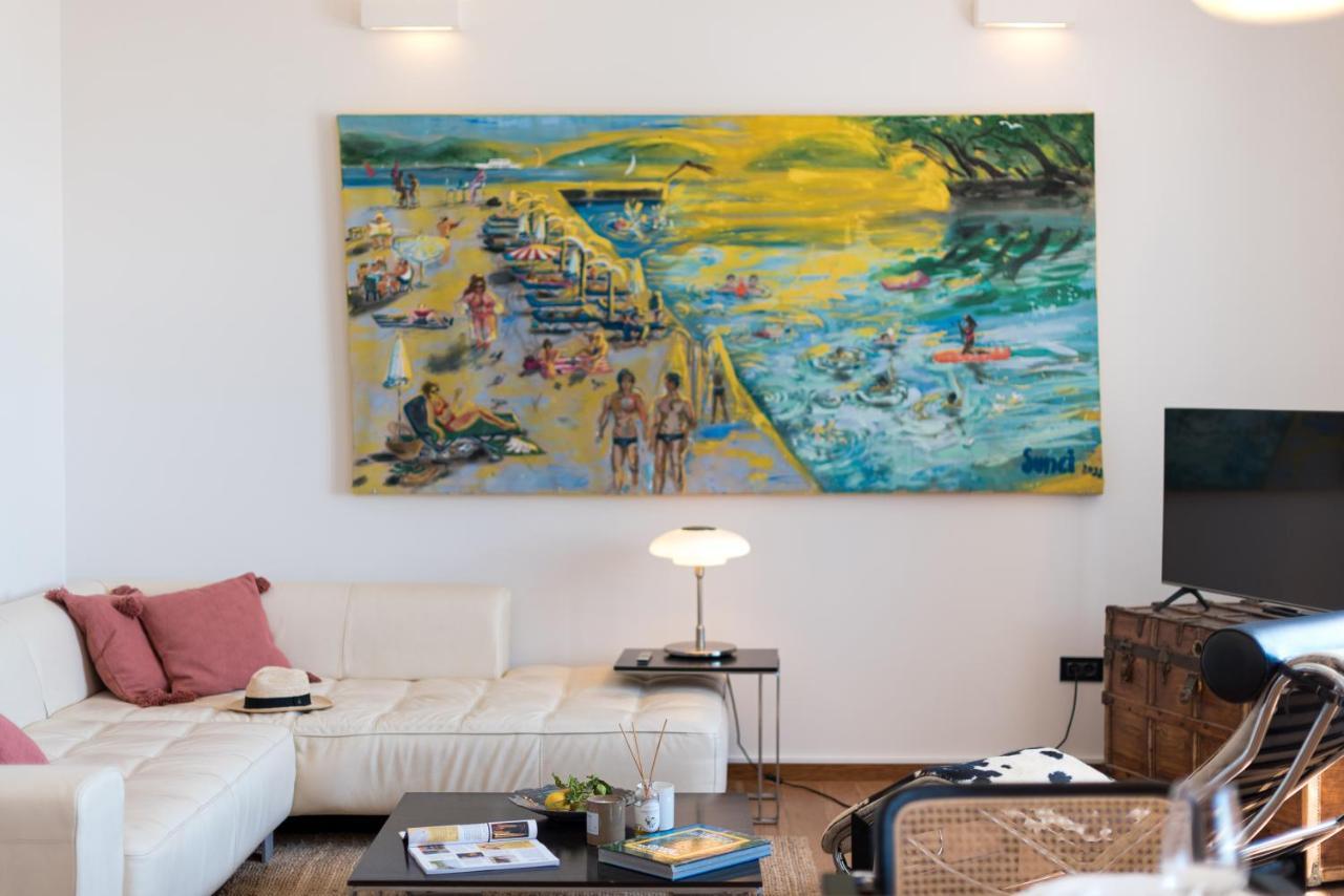 Airy Seafront 1920S Apartment Split Exterior photo