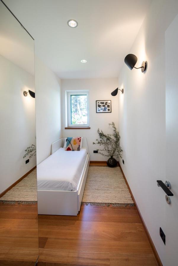 Airy Seafront 1920S Apartment Split Exterior photo