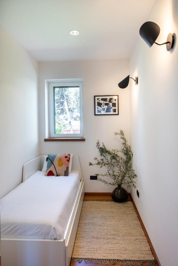 Airy Seafront 1920S Apartment Split Exterior photo