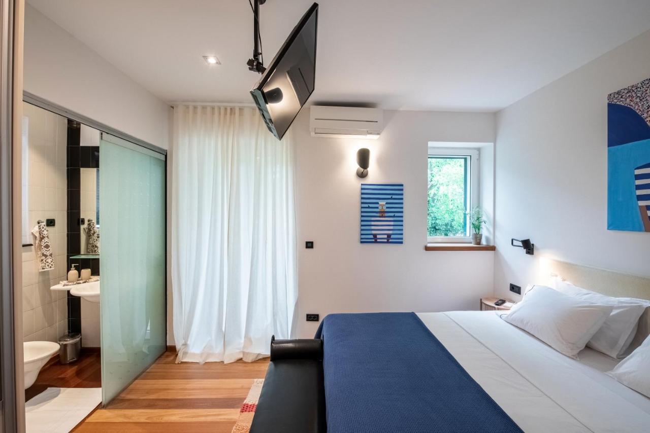 Airy Seafront 1920S Apartment Split Exterior photo