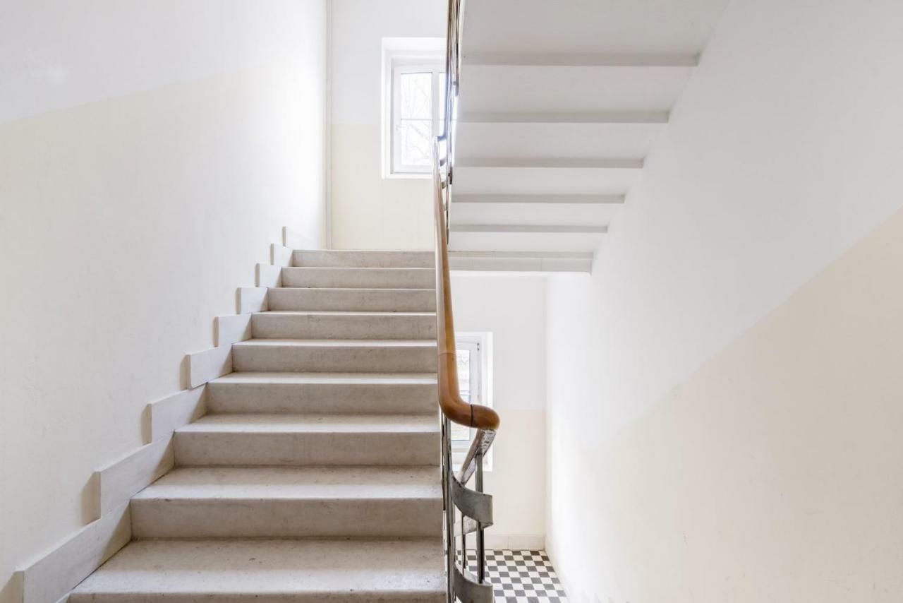 Airy Seafront 1920S Apartment Split Exterior photo
